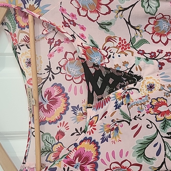 Floral blouse - Picture 2 of 3